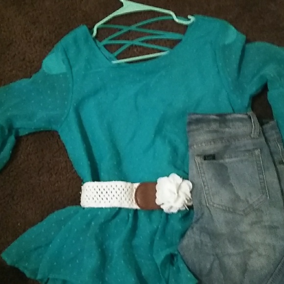 hello the pants and shoes are not for sell just sh - Picture 2 of 4